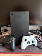 KONSOLA Xbox Series X 1TB z napędem Blu-ray 4K UHD.