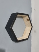 Sprzedam półki wiszące w kształcie sześciokąta.