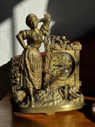 Zegar mosiężny rzeźba z kobietą Polska PRL mosiądz forma figuralna vintage