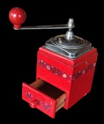 Młynek do kawy HAHA, ,ręczny, drewniany, malowany, "stary", anyk