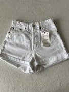 białe krótkie spodenki zara