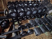 Hantle razem ze stojakami