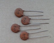 15pF 500V L-5 KFP kondensator ceramik CERAD zabytek PRL 