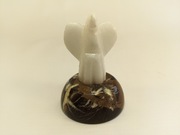 Marmurowy anioł na kamiennej podstawie. 7,5cm. Biały marmur. Figurka.