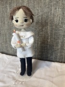 Pamiątka pierwszej Komunii świętej lalka na szydełku chłopiec