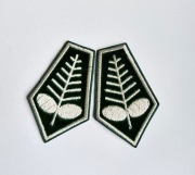 Dystynkcje myśliwskie srebrne z szyszką