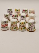 Kolekcjonerskie naparstki Miesiące w gablocie