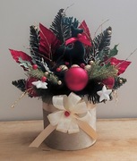 Świąteczna dekoracja z reniferem  stroik bożonarodzeniowy na stół prezent