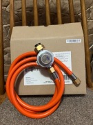 Reduktor ciśnienia gazu zewnętrzny 1.5 bar z wężem G2 firmy Enerco Group