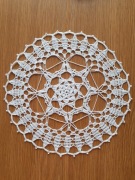 SERWETKA WYKONANA  NA SZYDEŁKU śr. 25 cm (5) 