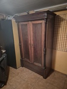 Zabytkowa, stara szafa-antyk