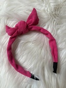 różowa opaska do włosów