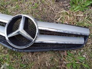 Grill uszkodzony Mercedes w207