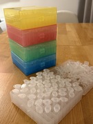 Pojemnik na fiolki Eppendorf + 100szt. fiolek na proch czarny lub kaszę