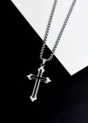 Naszyjnik z retro krzyżykiem.