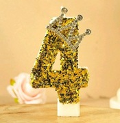 Złote błyszczące świece dekoracyjne 