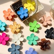 Śliczne spinki/klamry do włosów w kształcie kwiatu