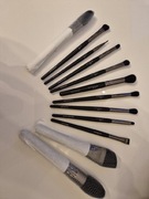 Zestaw pędzli do makijażu. 