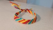Pleciona kolorowa bransoletka