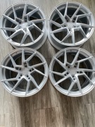 Alufelgi Yota YP2 kolor srebrny 5x114,3 8x18 ET30 otwór centr 72,6mn