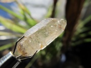 Kwarc z inkluzjami ropy naftowej - świeci w UV #4