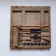 Zestaw gwintownikow i narzynek FWP PRL 