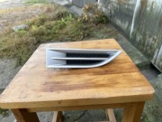 Ford kuga mk1 08-12 kratka błotnika prawa przód srebrna