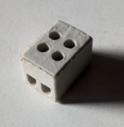 Porcelanowa kostka  2 x 2.5 mm