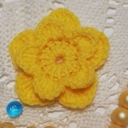 Kwiatek żółty- cytrynowy, włóczka 