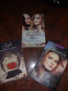 Powieści  -3 sztuki 