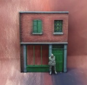 Wykonana żywiczna fasada budynku w skali 1;35.