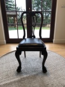 Antyki. Stół oraz krzesła chippendale.