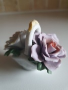 Kwiaty w koszyku, koszu porcelana, biskwit