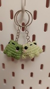 Breloczek żabka na szydełku 