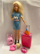 Lalka Barbie w podróży podróżniczka ze szczeniaczkiem FWV25 