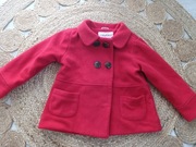 Czerwony płaszczyk dla dziewczynki r. 104/110 – jak nowy