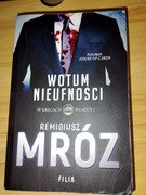 "Wotum nieufność" autorstwa Remigiusza Mroza