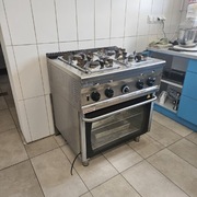 Kuchenka gazowa , gastronomia , 4 palnikowa z piekarnikiem 