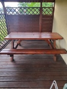 Stół drweniany z dwoma ławkami