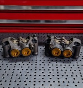 Zaciski hamulcowe Yamaha R1 RN12 stunt tor