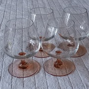 Kieliszki do koniaku komplet cztery szt łososiowo białe