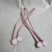 Magnetyczny uchwyt do zasłon Róż