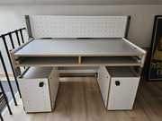 Biurko regulowane z szafkami , półkami i tablicą, VOX - Smart