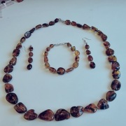 Korale bransoletka i kolczyki z bursztynu szlifowanego ciemny brąz nieregul