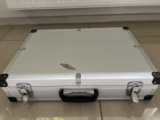 Walizka aluminiowa/kufer z wykończeniem