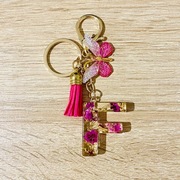 Brelok do torebki i do kluczy z literą „F”