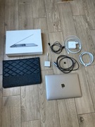 MacBook Pro 13 (2020) 8Gb/512Gb SSD + akcesoria ze