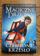 Magiczne drzewo: czerwone krzesło 