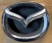 Znaczek emblemat przód koszyczek grill Mazda 6 gj 2015
