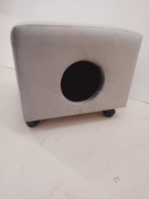 Pufa domek dla kota na kółkach 